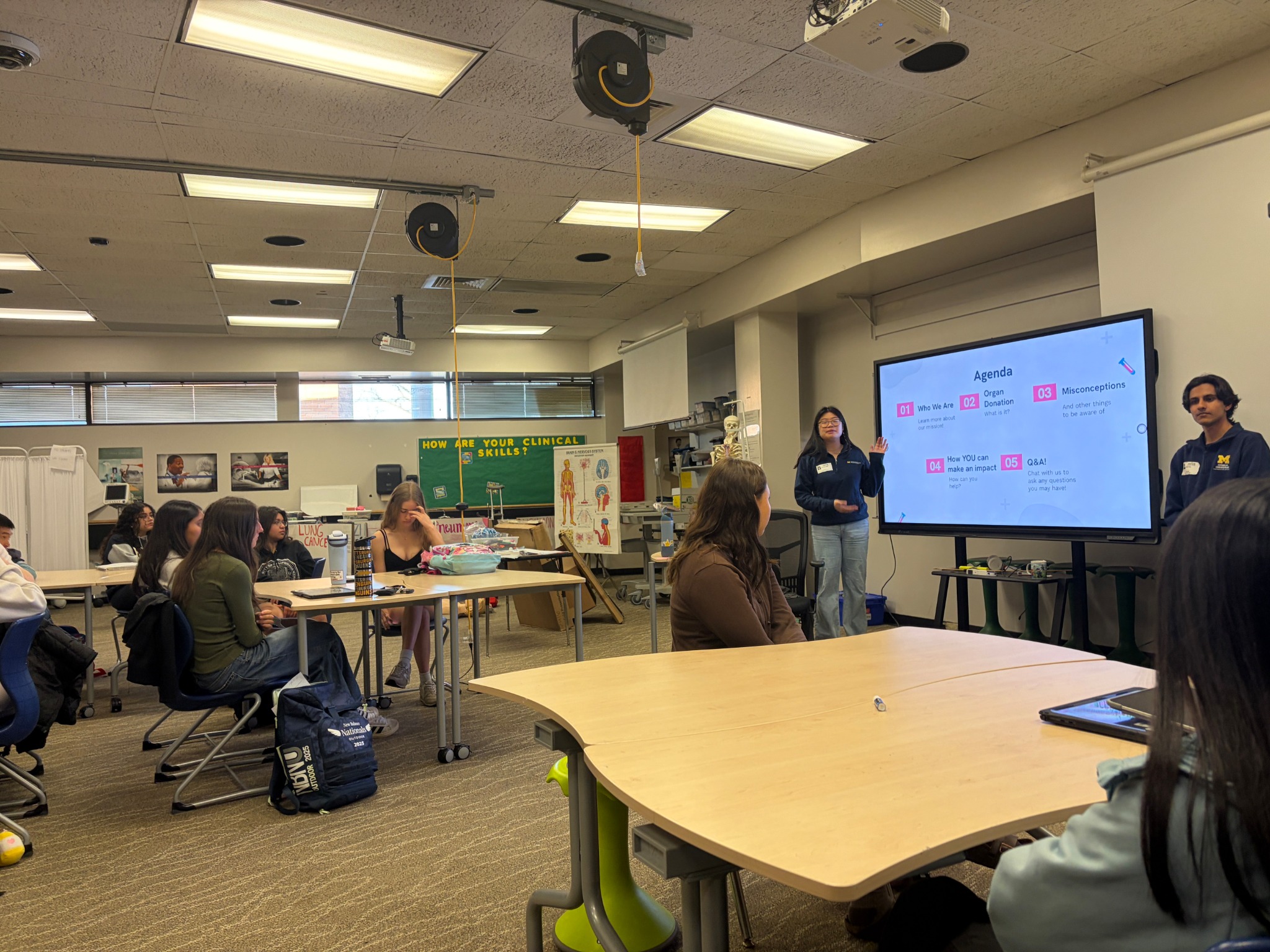 An OTHA member presenting organ-donation information to high-school students